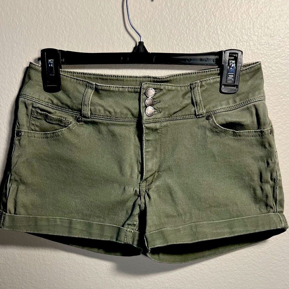 WAX JEAN OLIVE GREEN SHORTS